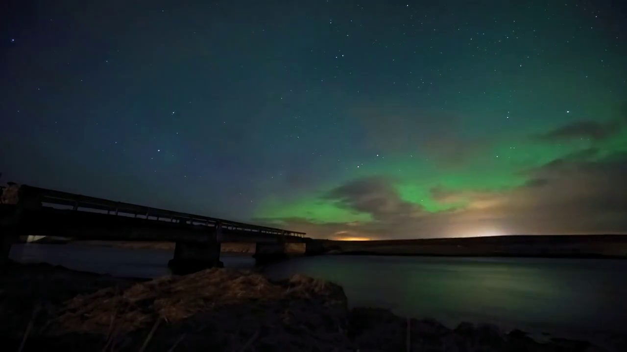 4K延时摄影冰岛河流倒影极光视频素材