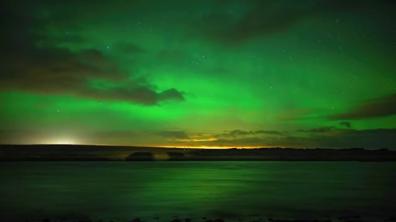 8K延时摄影冰岛河流倒影极光视频素材