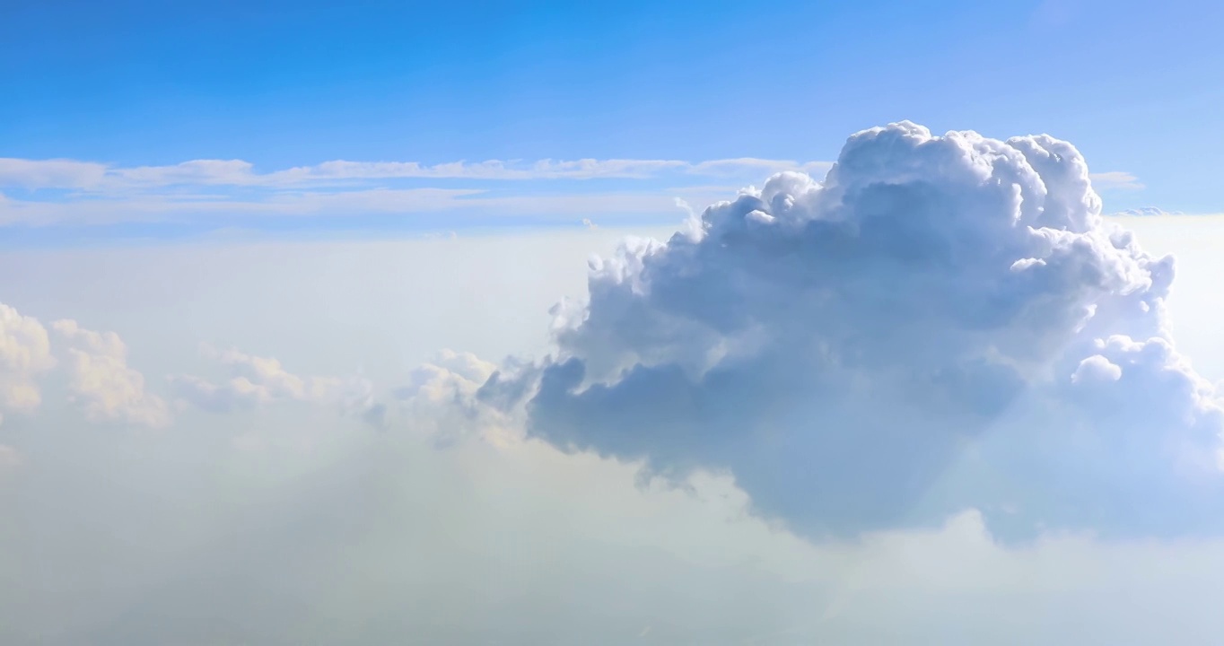 从飞机的窗口看天空中的白云。视频素材