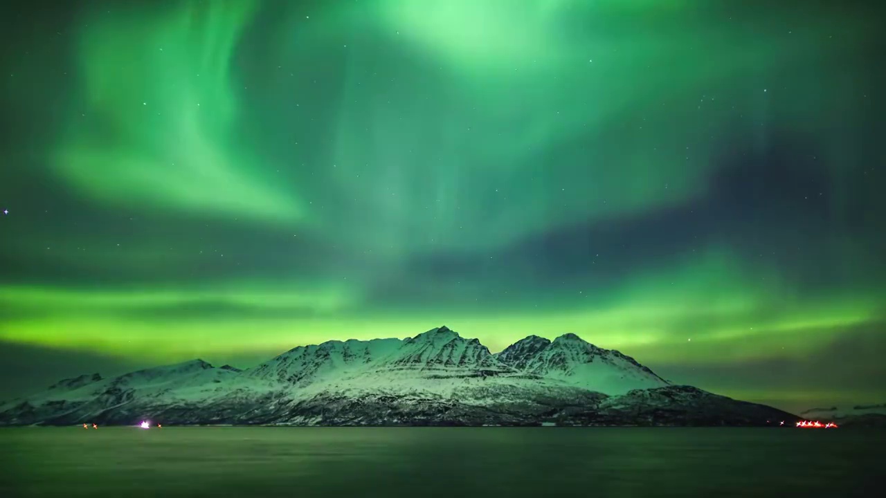 8K延时摄影挪威雪山峡湾极光爆发视频下载