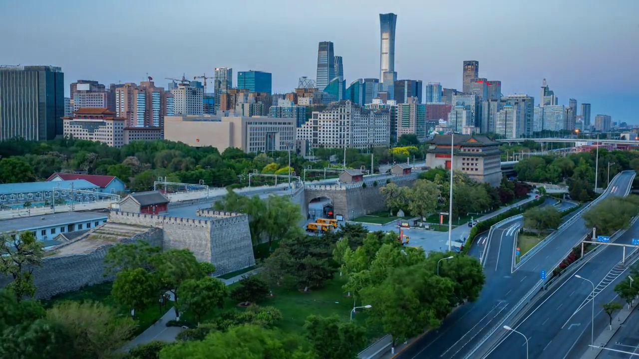 北京东便门城楼明城墙和CBD建筑群日转夜视频下载