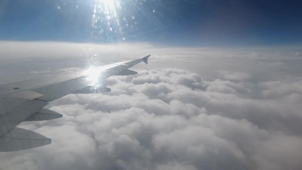 飞机上看高空云景视频素材