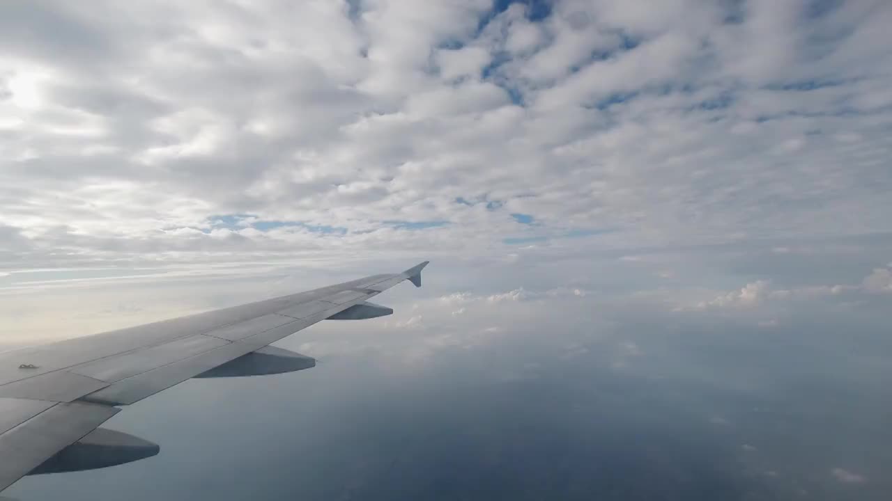 飞机上看高空云景视频素材