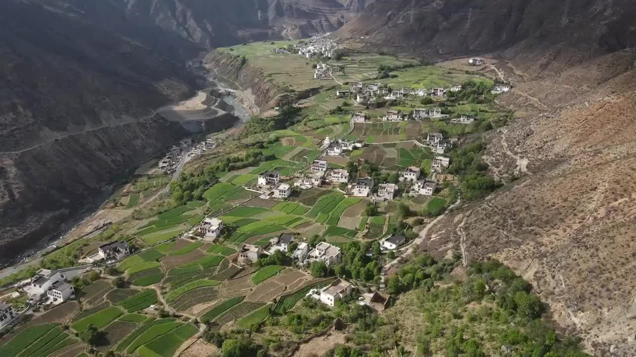 乡城藏族民居航拍风光视频素材