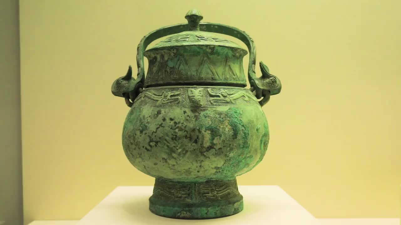 中国国家博物馆青铜卣商后期视频素材