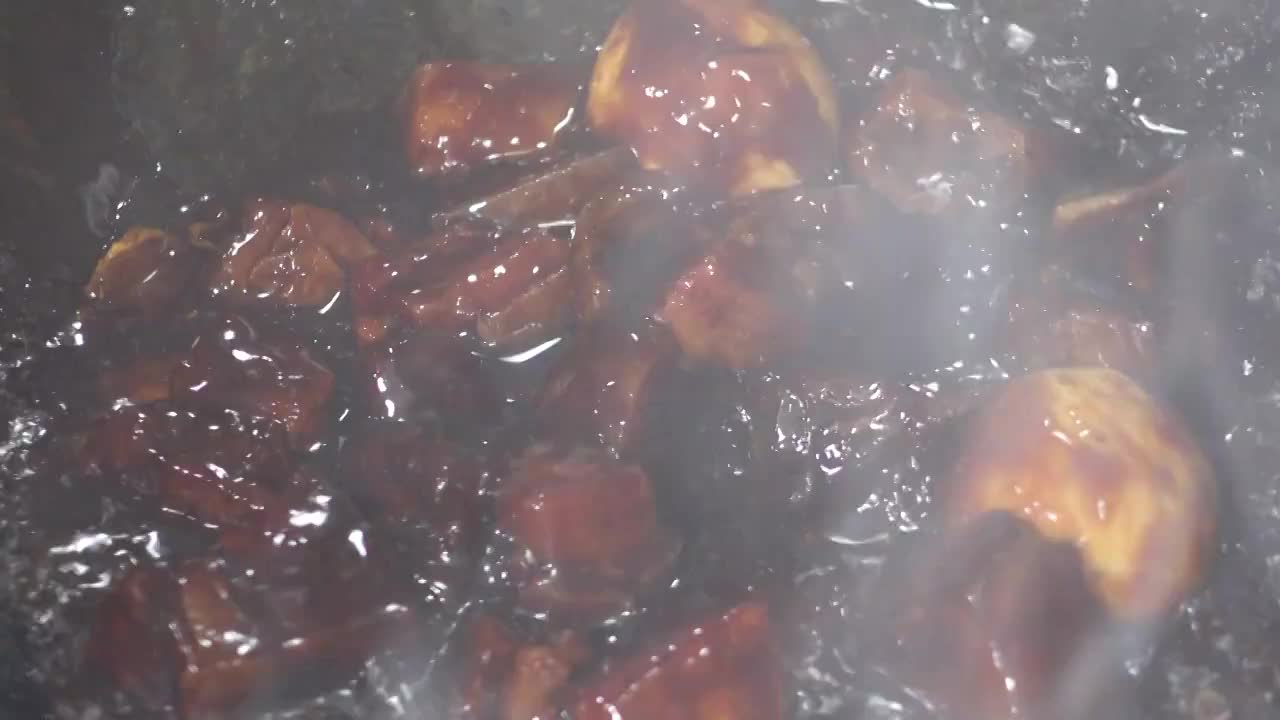 厨师制作红烧肉视频素材