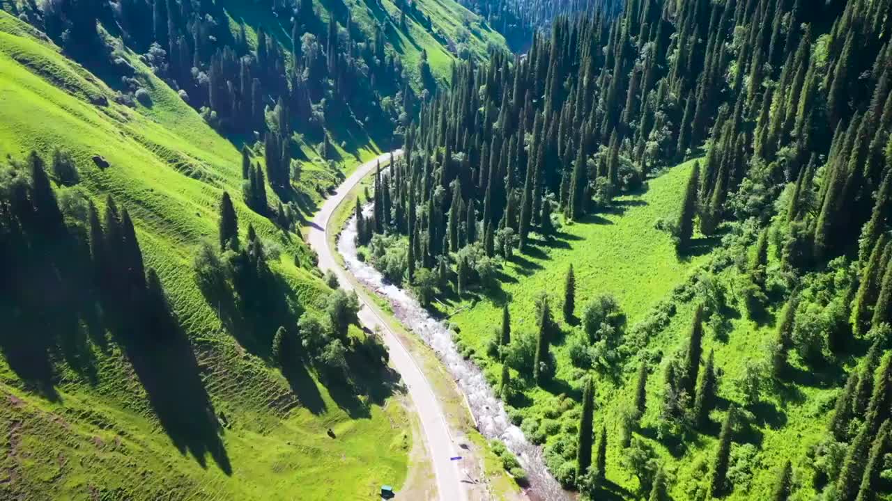 新疆维吾尔自治区夏季独库公路视频下载