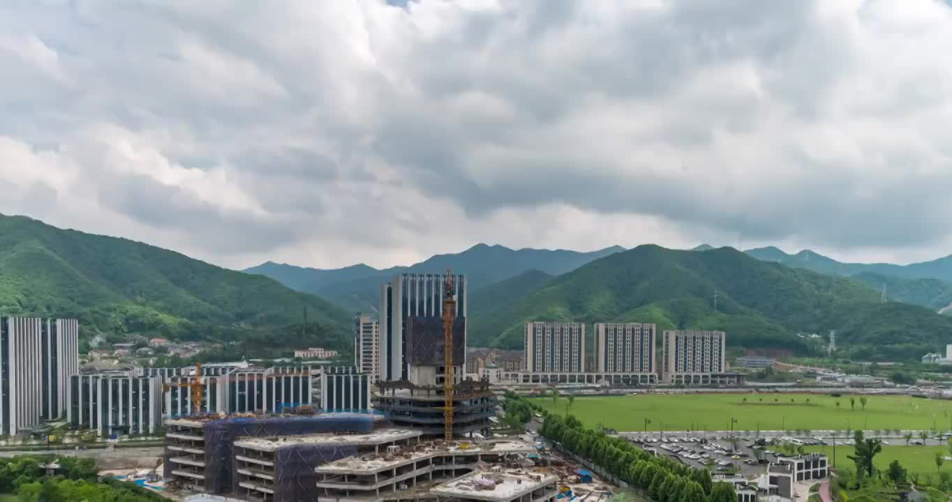 浙江杭州：连续降雨暂停 富阳硅谷小镇云天延时视频视频素材