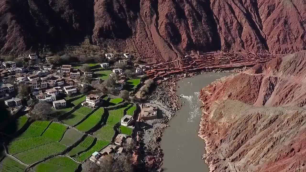 西藏昌都地区芒康盐田景区视频素材