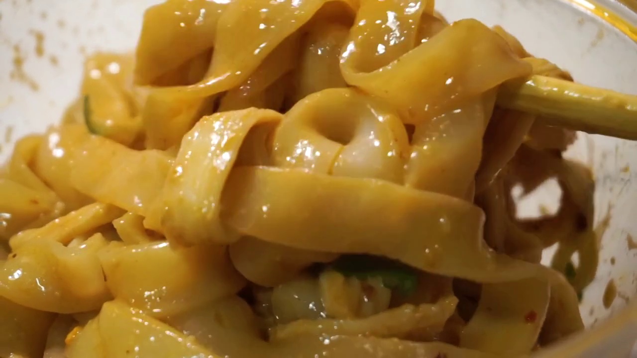 陕西凉皮牛筋面两掺中国传统小吃视频素材