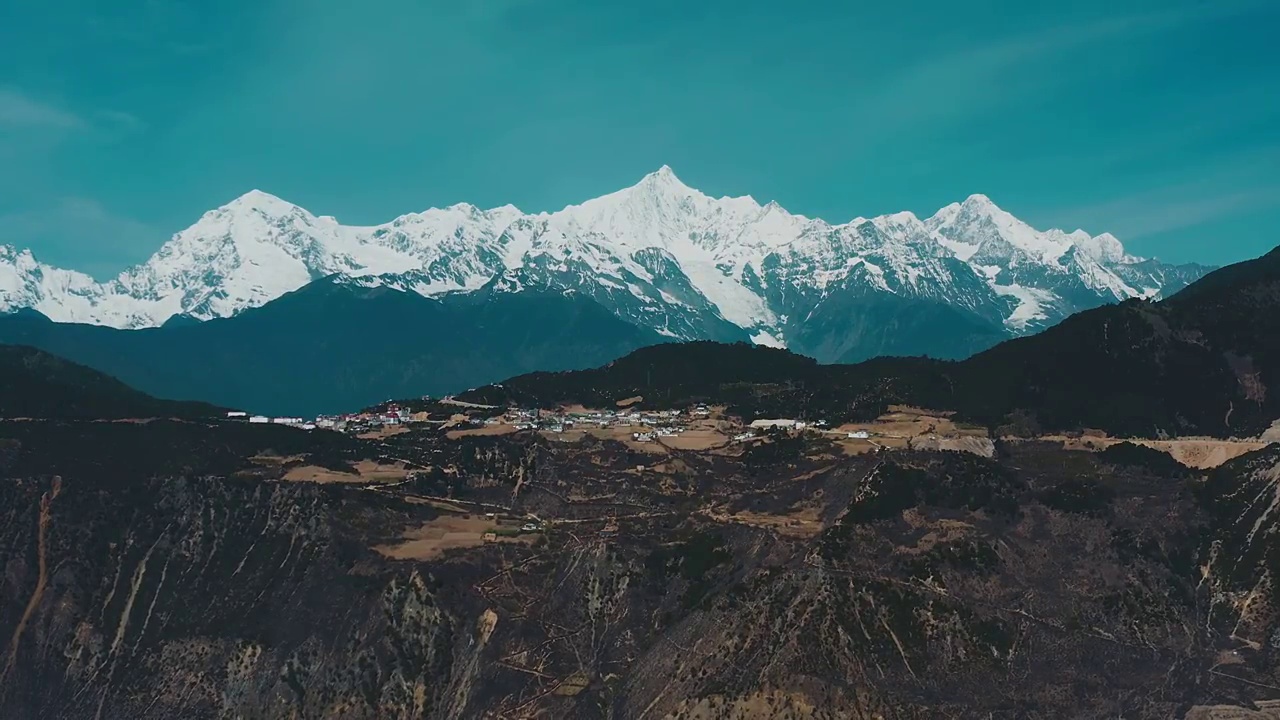 云南省,梅里雪山,香格里拉,山顶，浓雾顶视频下载
