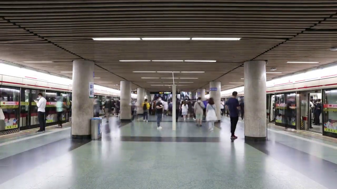 上海地铁站车站月台人流人群延时视频素材