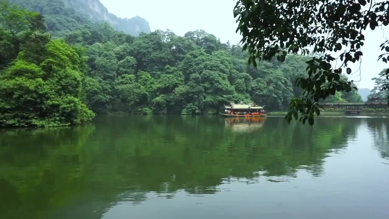 四川省青城山景区月城湖美景视频素材