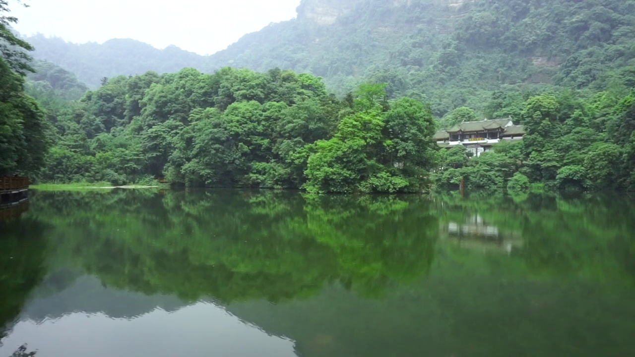 四川省青城山景区月城湖美景视频素材