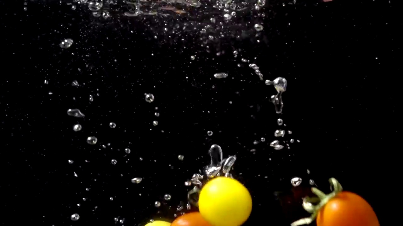 水中小番茄特写视频素材