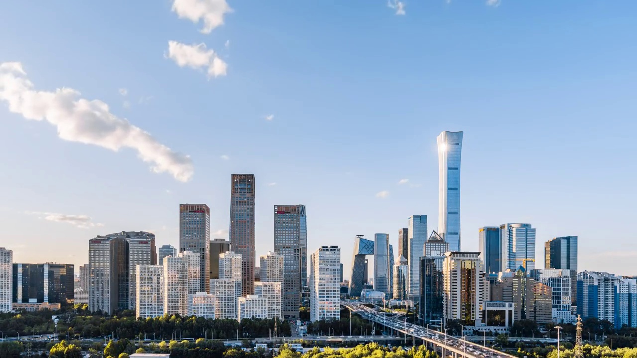 中国北京CBD建筑群和城市车流晴天延时摄影视频素材