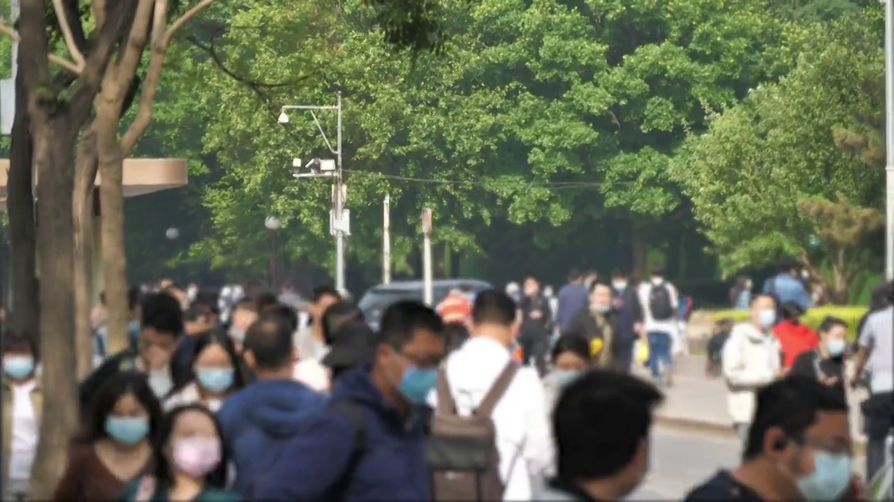 4k高清视频北京cbd商务区早晨大量上班族人流攒动视频素材