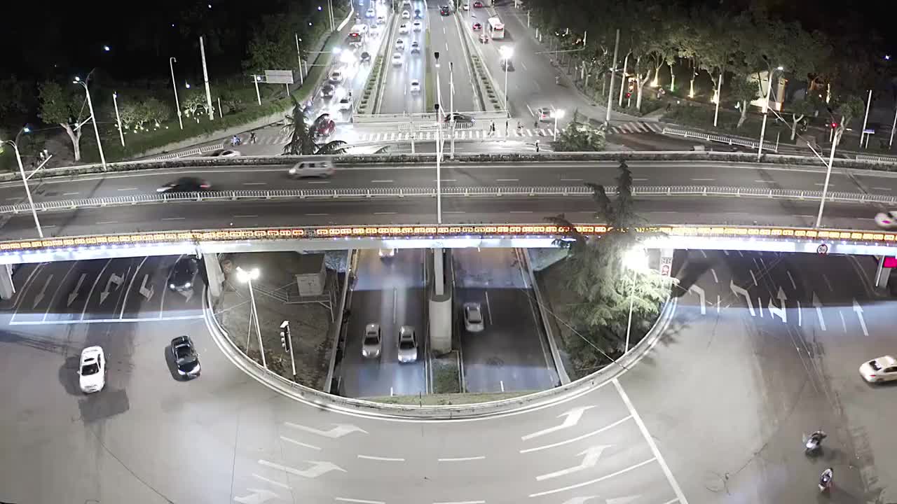 俯瞰夜晚的立交桥视频素材
