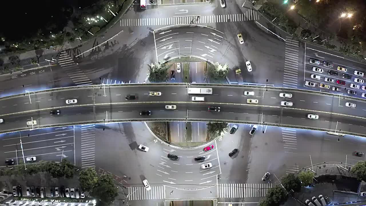 俯瞰夜晚的立交桥视频素材