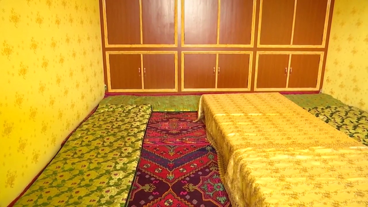新疆民宅室内镜头视频素材