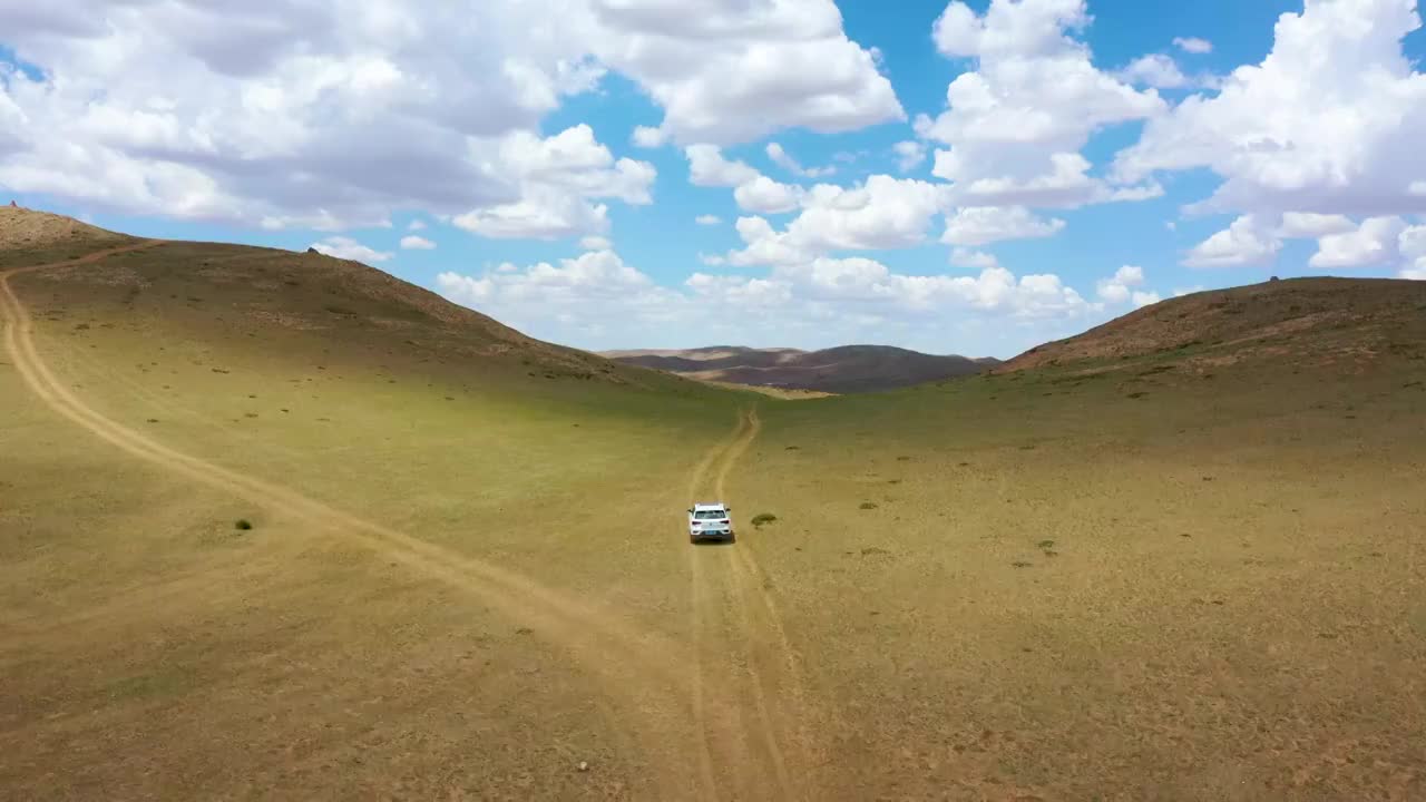 内蒙古草原跟车镜头航拍视频素材
