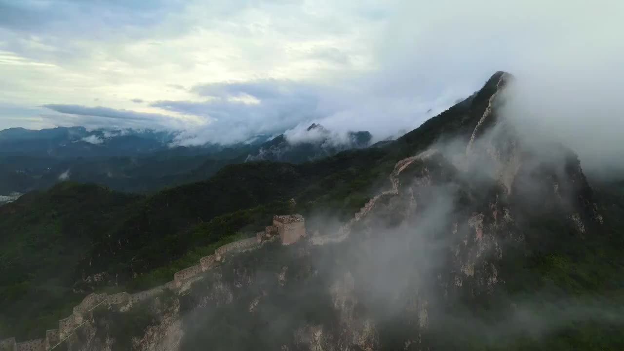 司马台长城云海环绕航拍视频素材