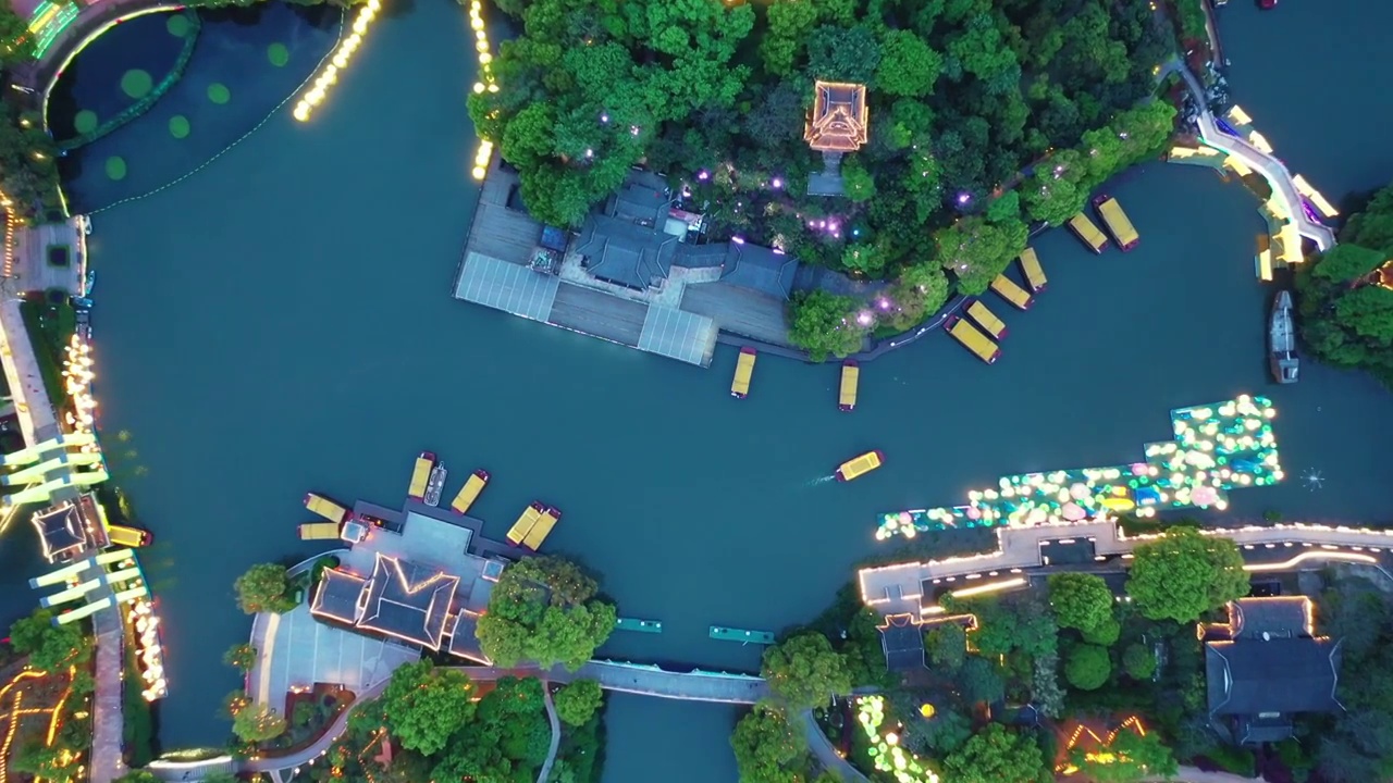 中国秦淮灯会，南京白鹭洲公园的夜景视频素材