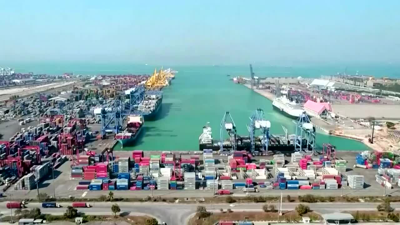 中国上海港口集装箱航拍视频素材
