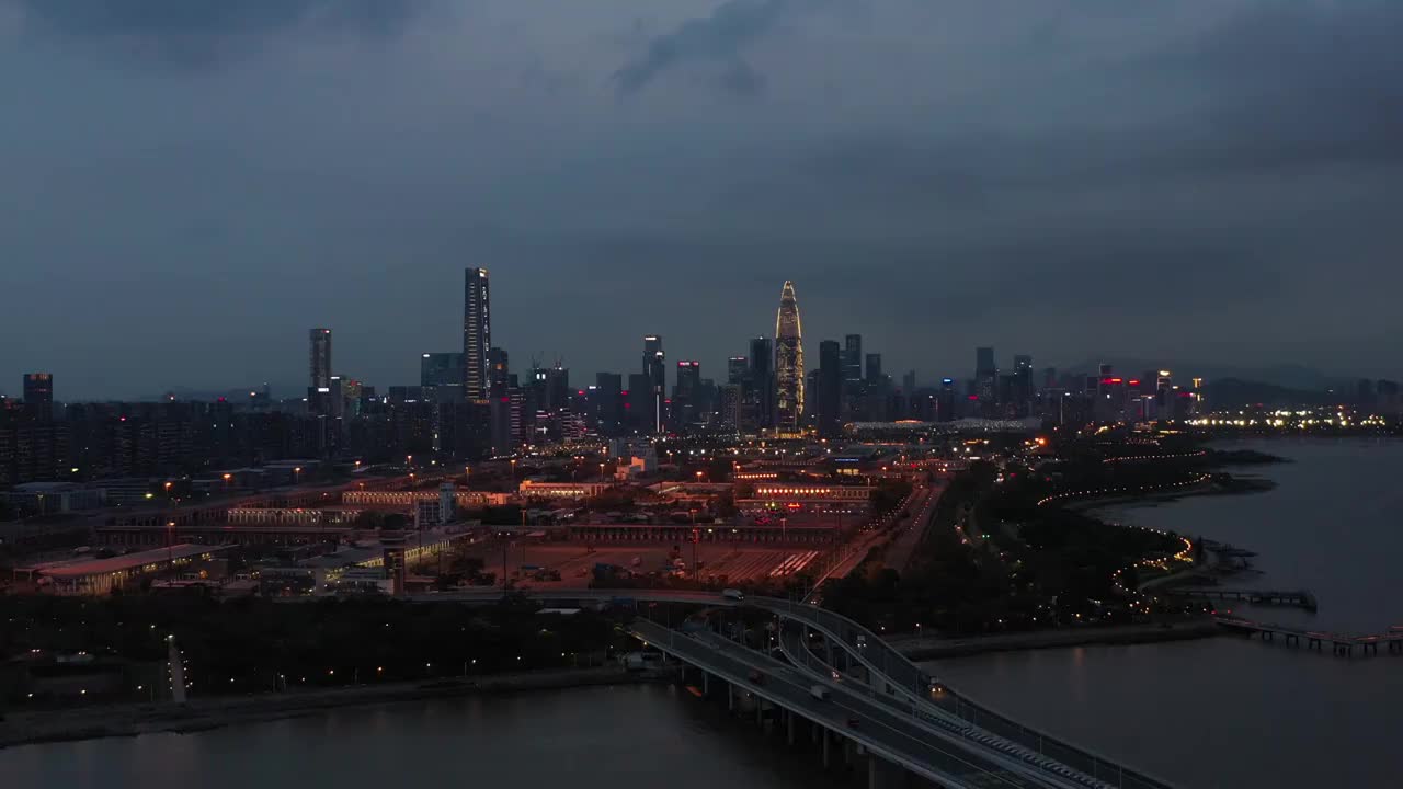 夜幕下的城市视频素材