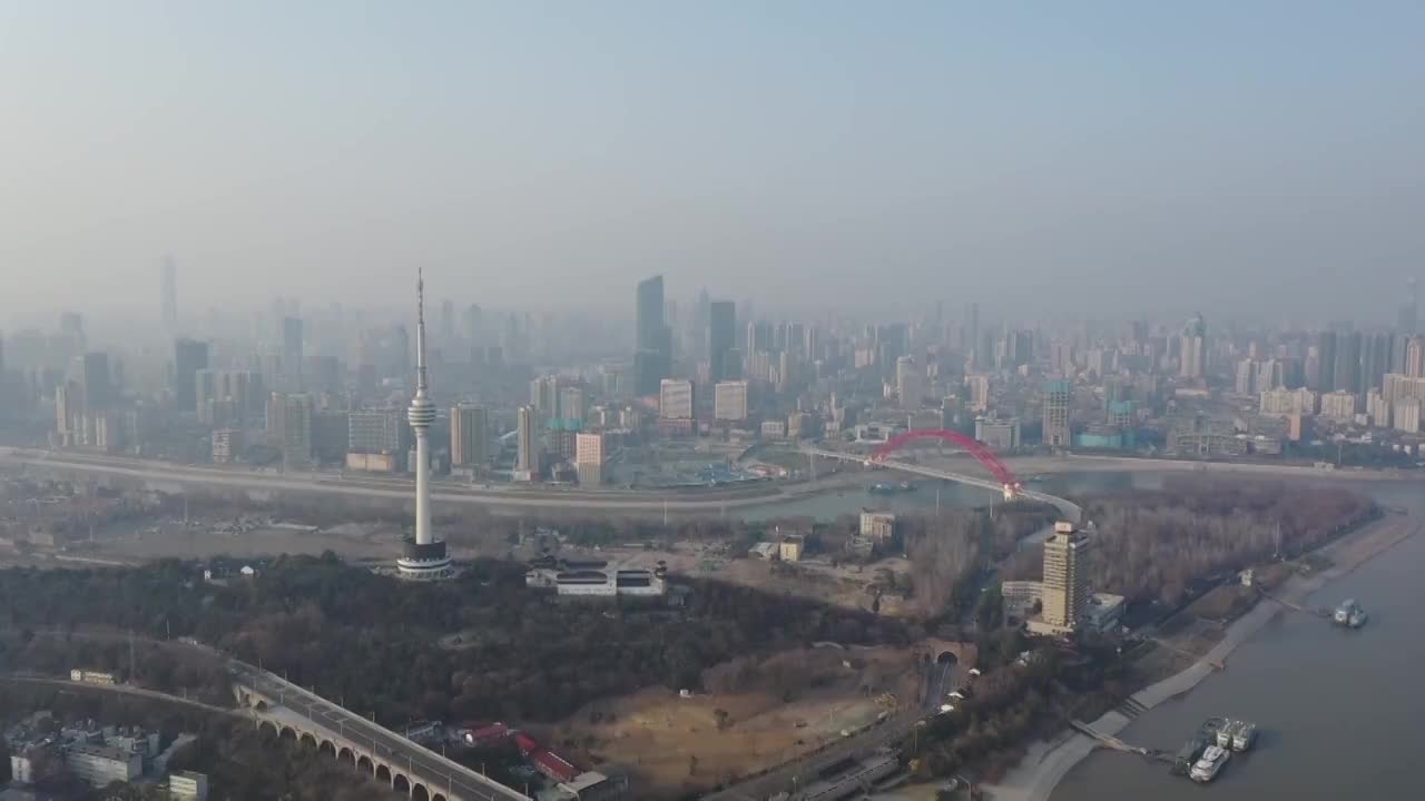 中国湖北武汉城市建筑、汉口火车站航拍视频素材