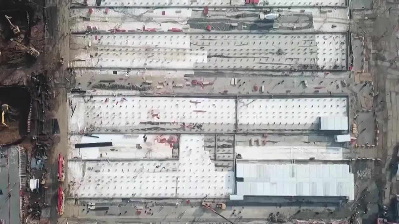 中国湖北武汉建造中的雷神山医院航拍视频素材