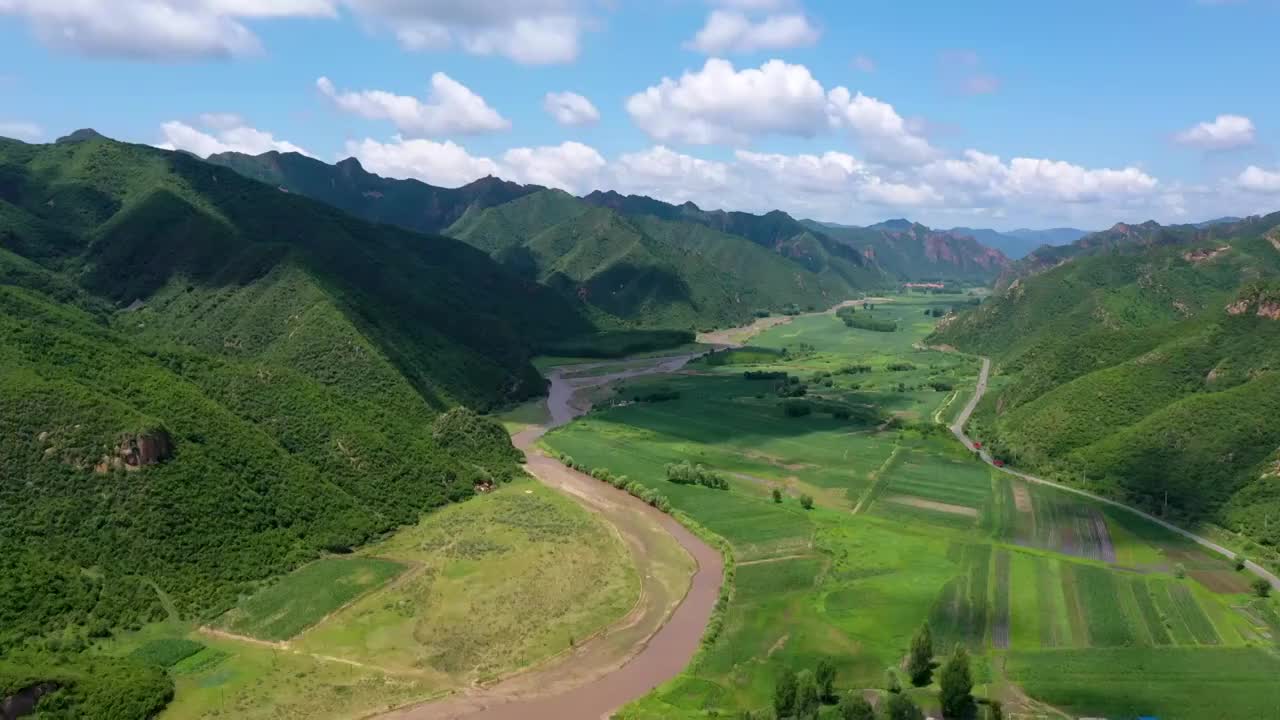 山谷河流航拍视频素材