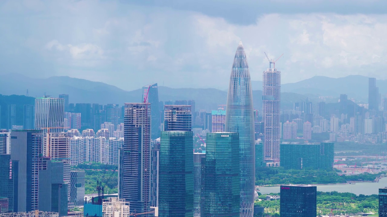 深圳湾城市天际线雨景视频素材