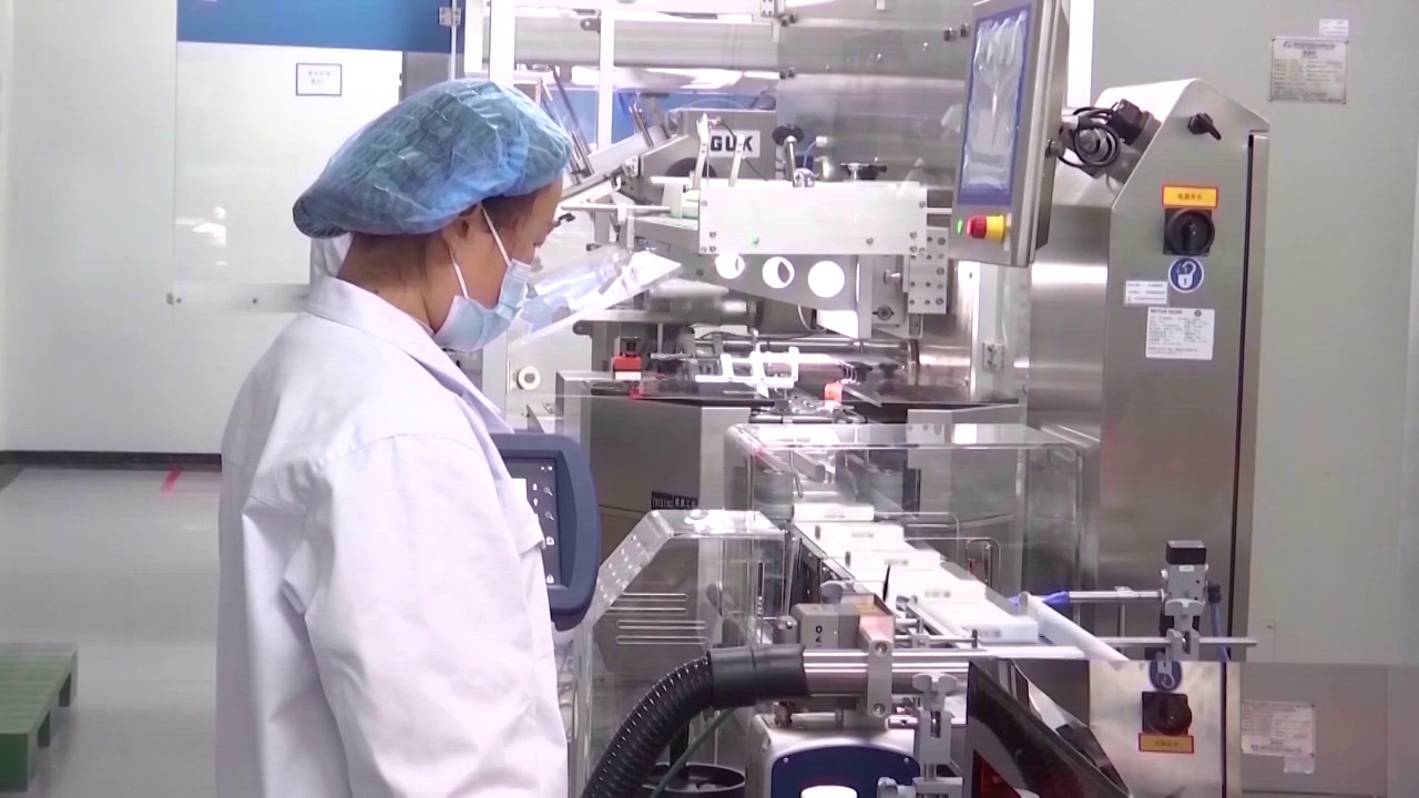 中国北京市的新冠疫苗生产线视频素材