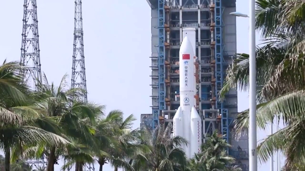 中国海南文昌航天发射场里的火箭视频素材