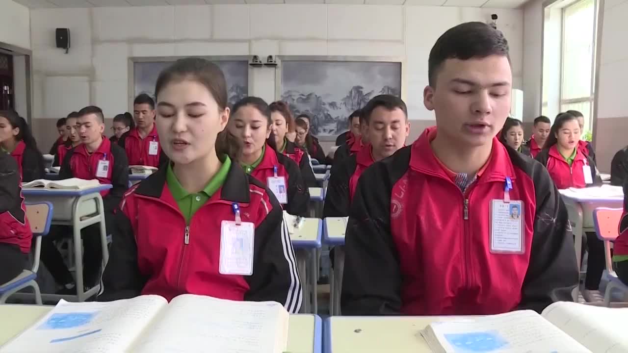 新疆维吾尔自治区课堂上的学生视频素材