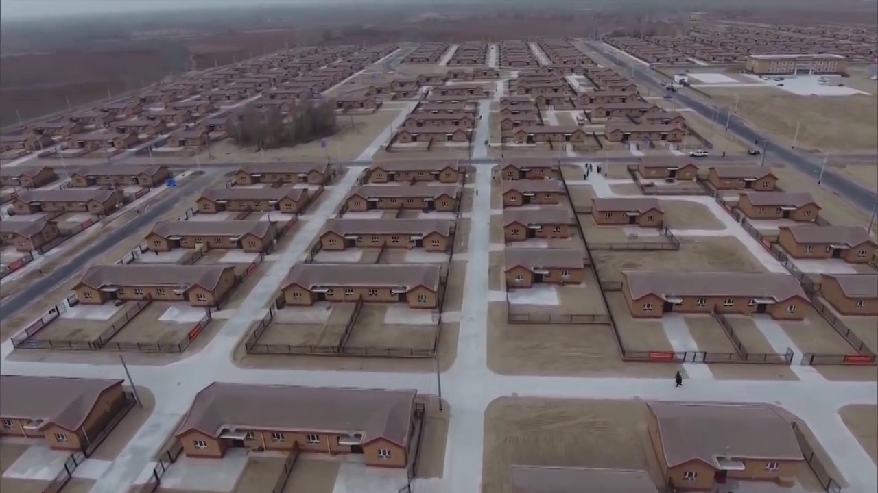 新疆维吾尔自治区叶城县房屋和道路航拍视频素材