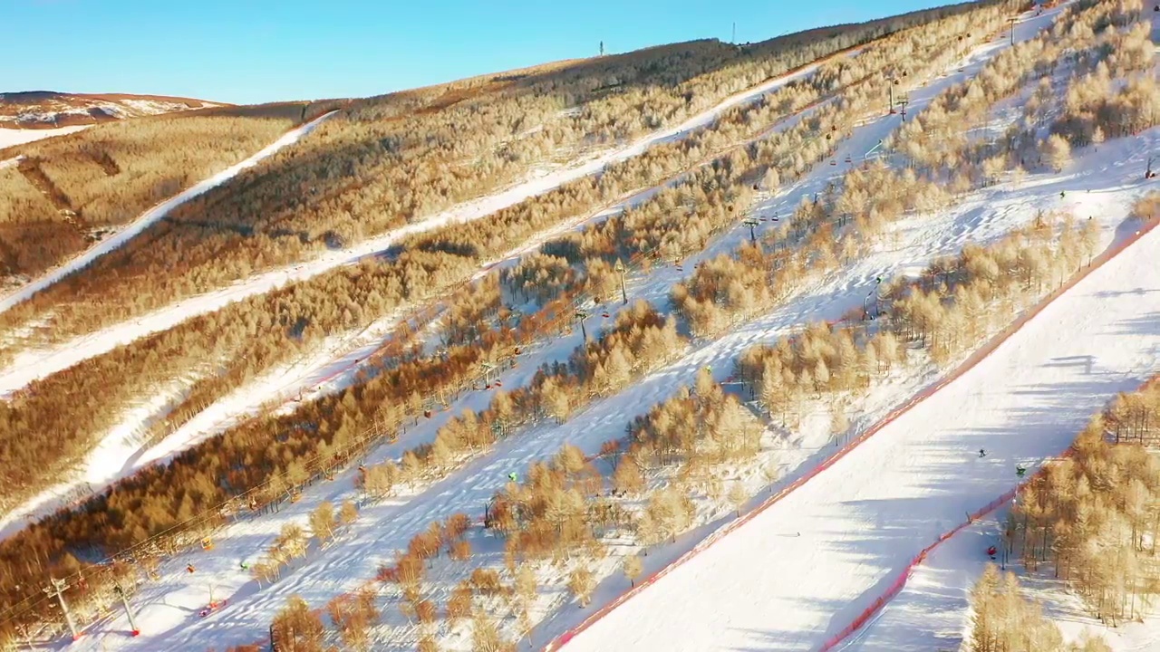 滑雪场夕阳航拍视频素材