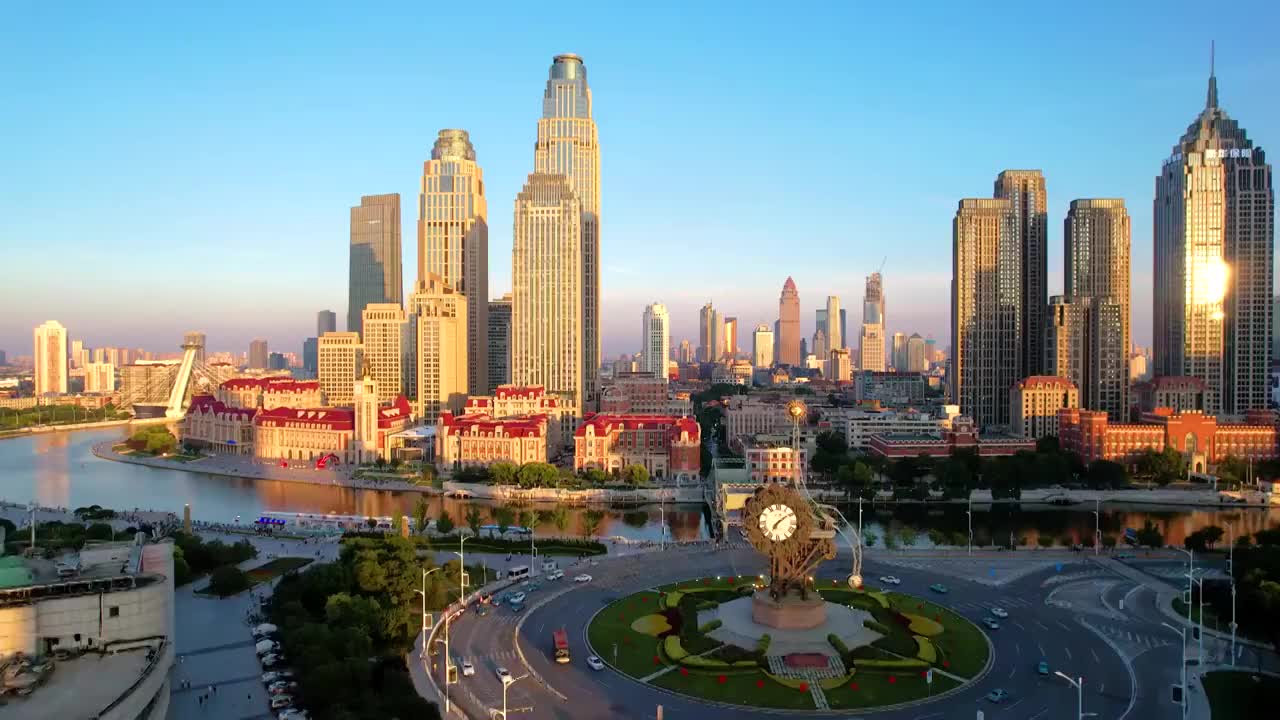 中国天津津湾广场和世纪钟CBD城市天际线航拍视频素材