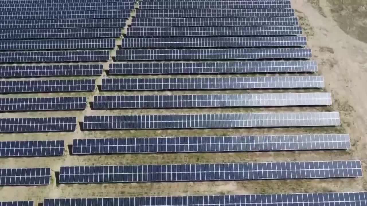 青海省太阳能电池板航拍视频素材