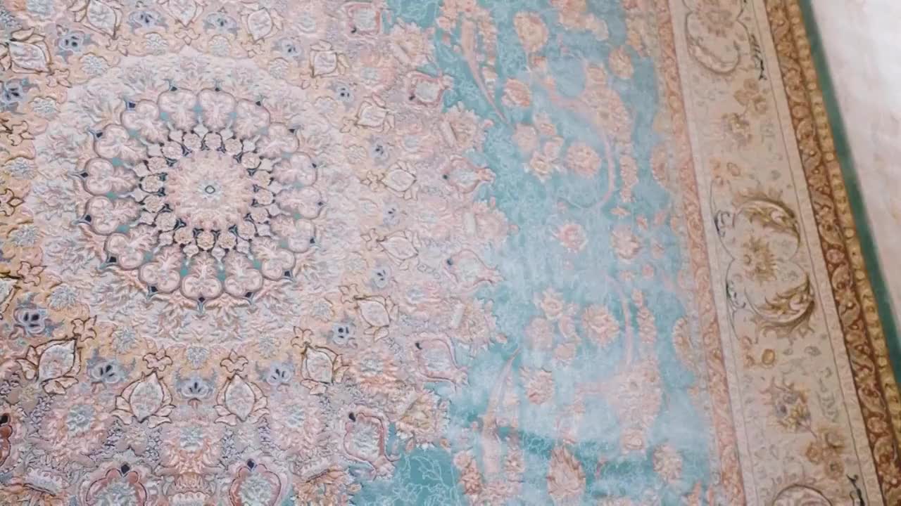 新疆喀什售卖的波斯地毯视频素材