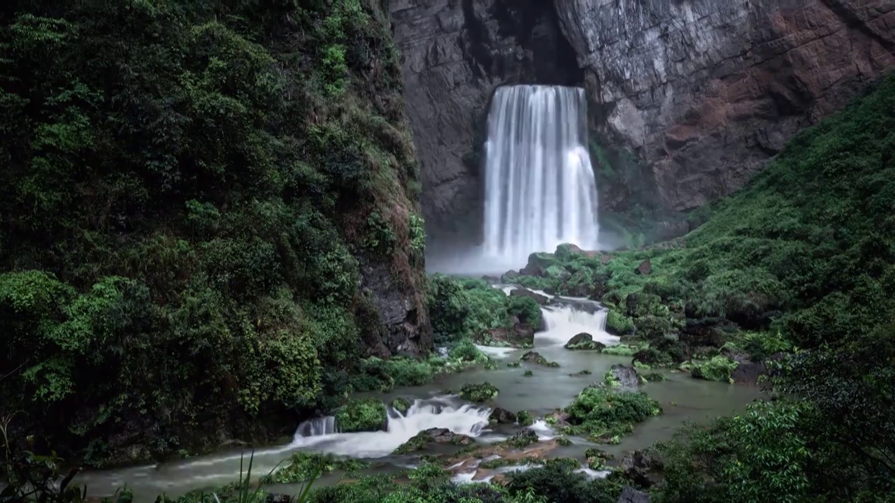 6K30P贵州羊皮洞瀑布溪流风光延时视频素材