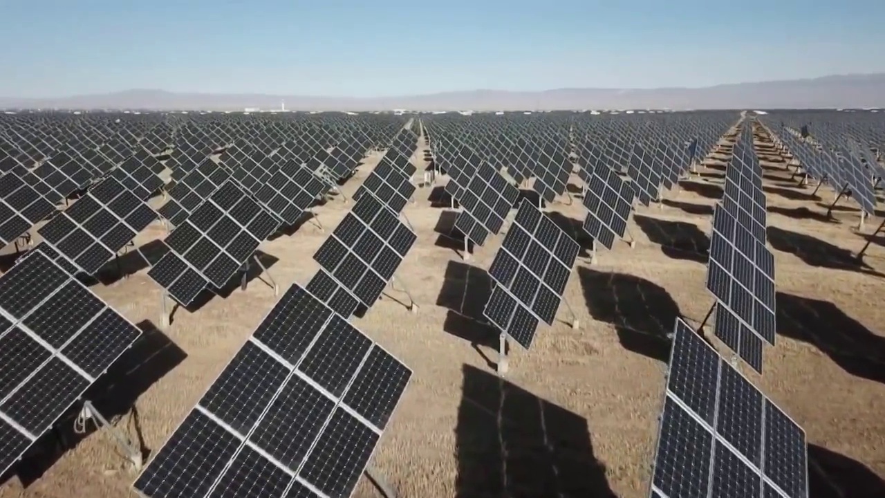 中国太阳能电池板航拍视频素材