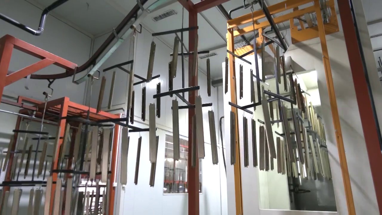 广东省工厂内的冰箱生产线视频素材