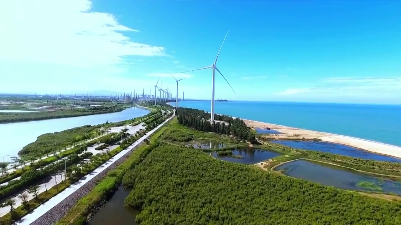 中国海南三亚沿海城市景观、风轮机航拍视频素材