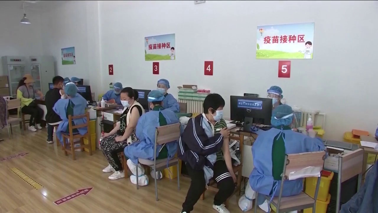 辽宁省大连市居民接种新冠疫苗视频素材