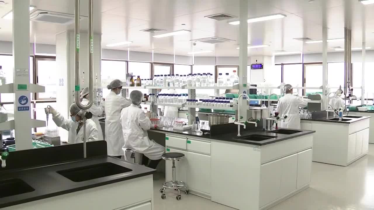 北京实验室里研制疫苗的人员视频素材