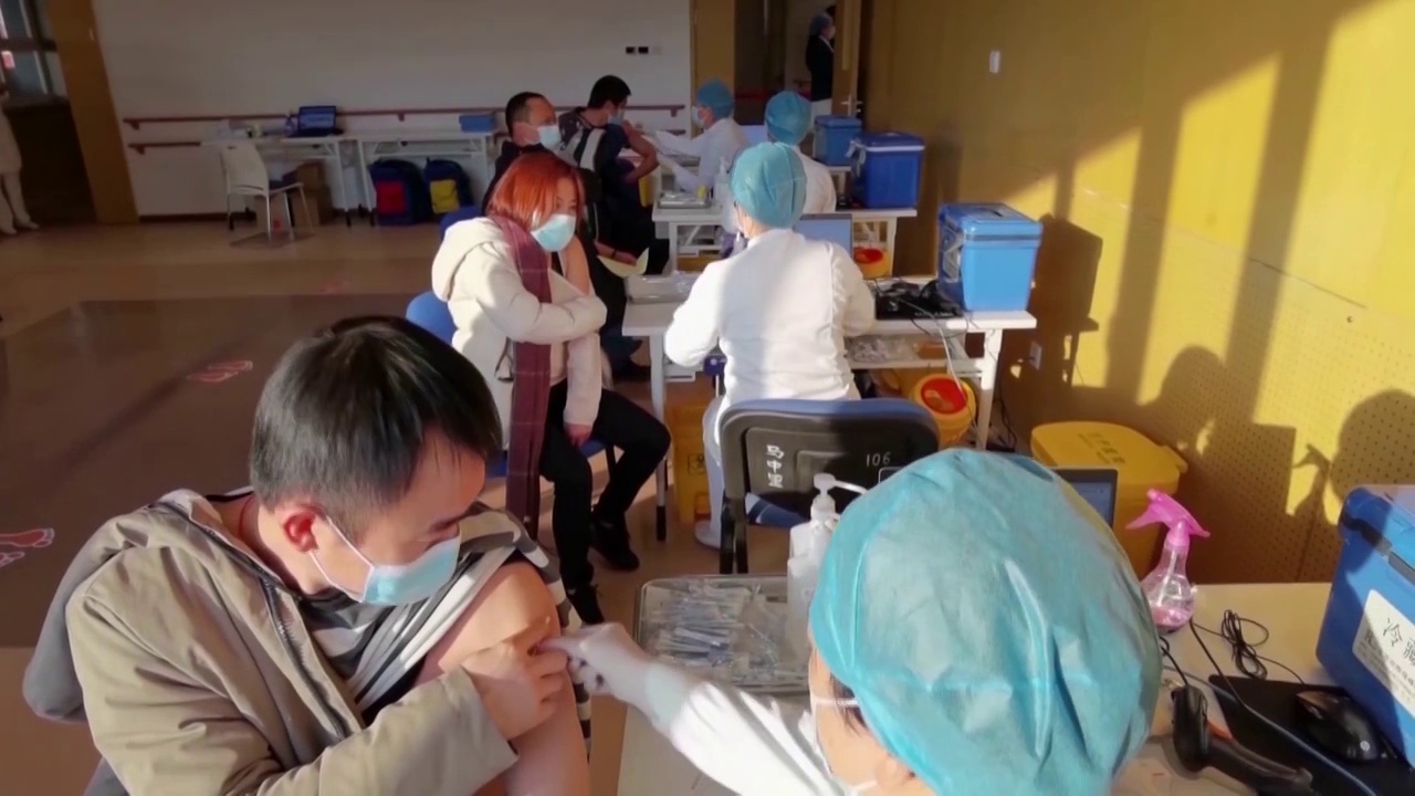中国接种新冠疫苗的人视频素材