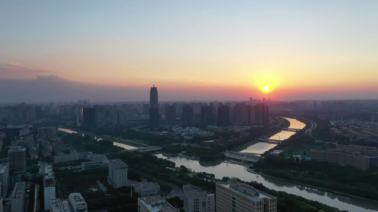 河南郑州郑东新区城市风光与都市天际线夏季日落户外风光航拍视角视频素材