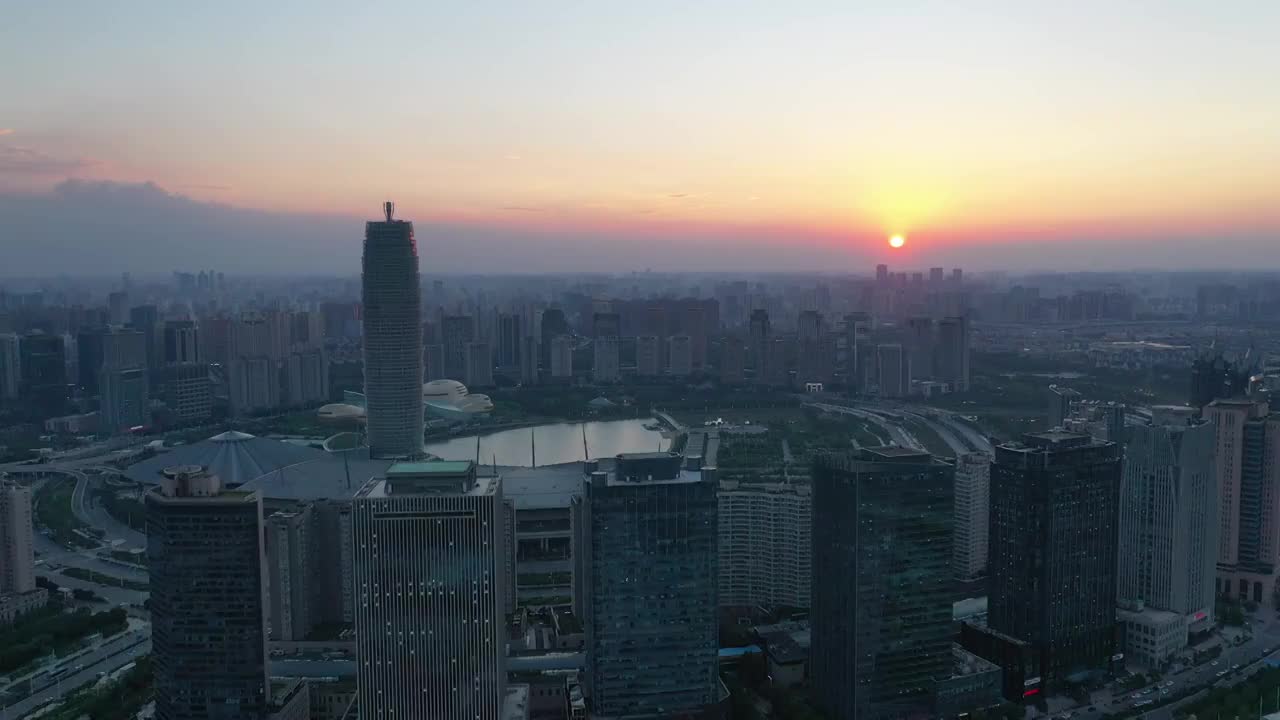 河南郑州郑东新区城市风光与都市天际线夏季日落户外风光航拍视角视频素材
